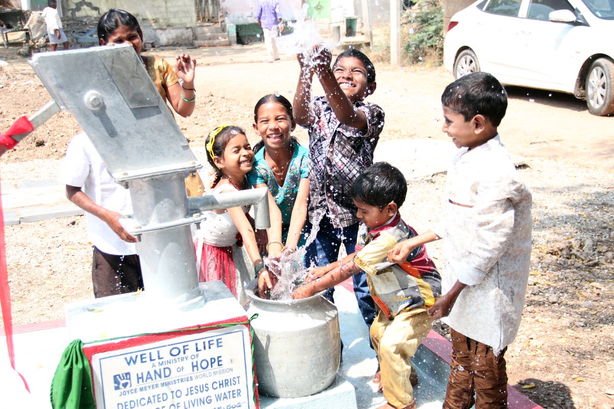 Brunnen Hand of Hope